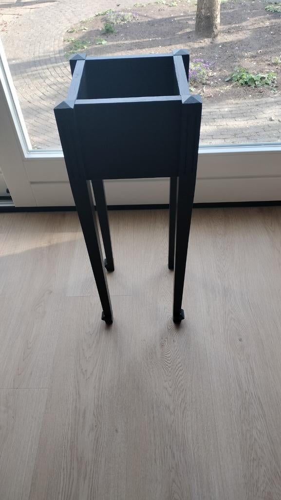 Stijlvolle mat zwarte plantenbak op poten, Ophalen