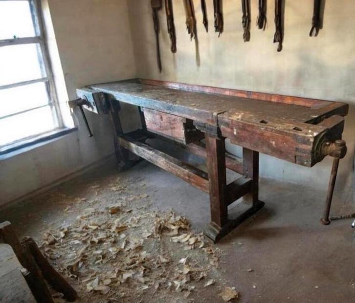 Timmermanswerkbank vintage doorleefd, Doe-het-zelf en Verbouw, Werkbanken, Gebruikt, 170 cm of meer, Bankschroef, Ophalen