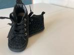 Zwarte suède babyschoentjes - Maat 22, Ophalen of Verzenden, Gebruikt, Jongen of Meisje, Schoenen