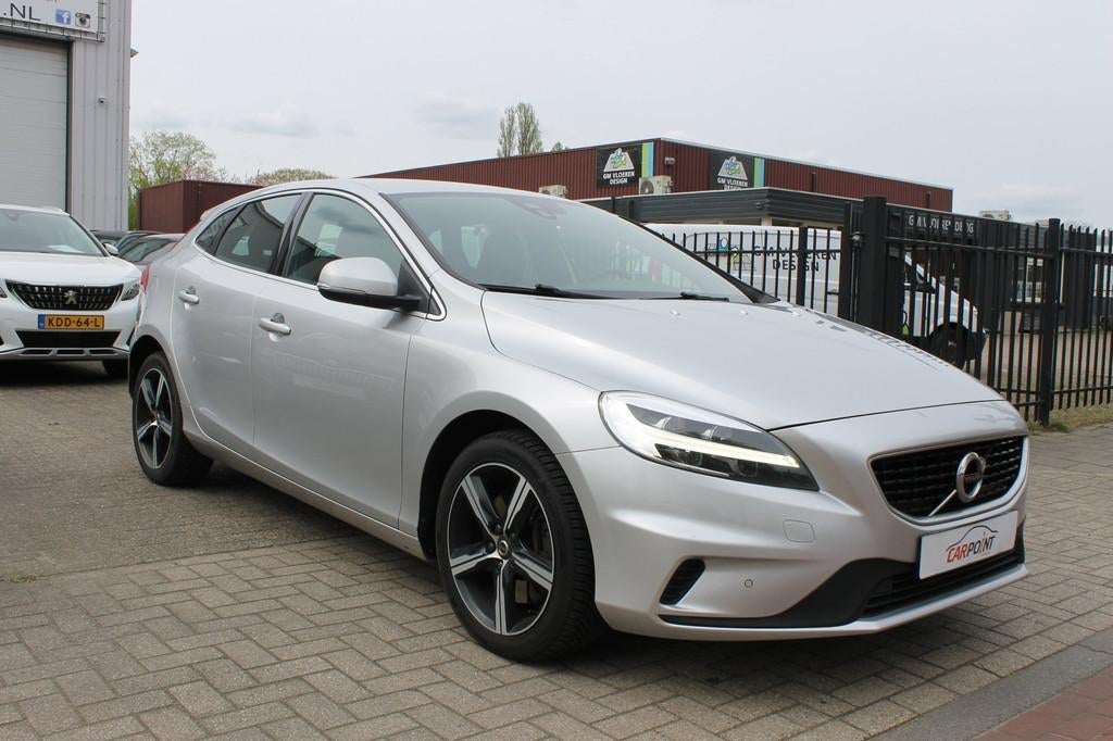 Volvo V40 1.5 T2 R-Design Leer Clima Cruise Trekhaak LED, Auto's, Volvo, Zwart, 122 pk, Origineel Nederlands, Hatchback