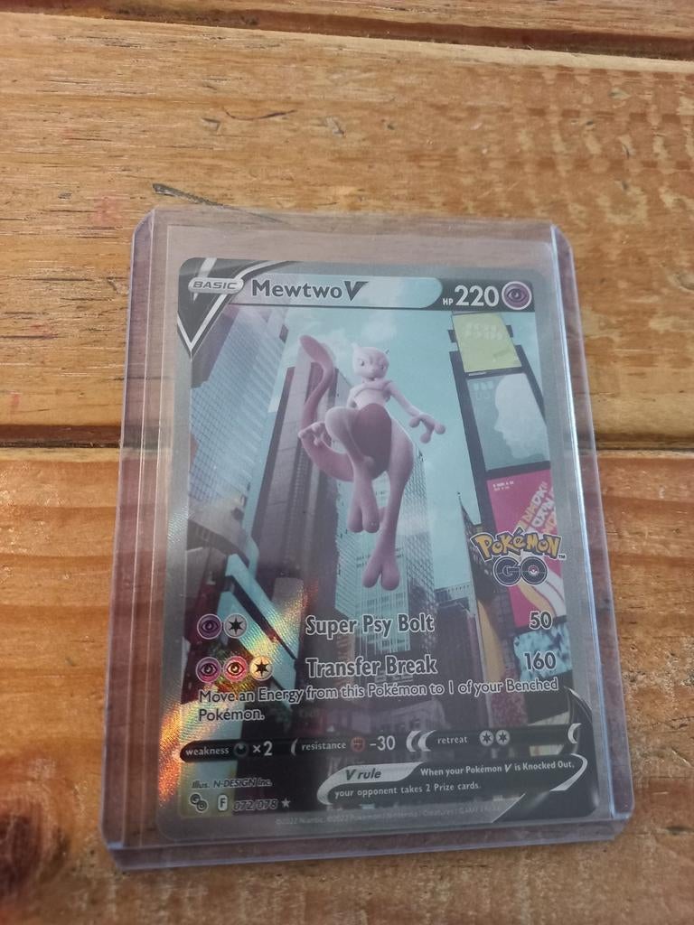 Mewtwo v Alt-art pokemon kaart, Ophalen of Verzenden, Zo goed als nieuw, Losse kaart, Foil