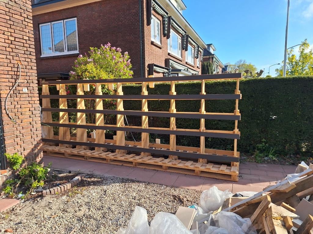 Gratis: Robuuste houten glasbok/ pallet 550X 120 X 250, Ophalen, Zo goed als nieuw, Overige houtsoorten, Pallet