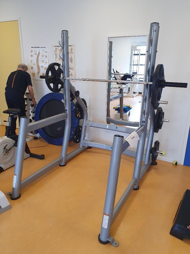 Matrix Aura Squat Rack, Sport en Fitness, Ophalen, Benen, Krachtstation, Zo goed als nieuw