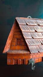 Antiek houtsnijwerk haaksleutelhanger Gesigneerd, Ophalen of Verzenden