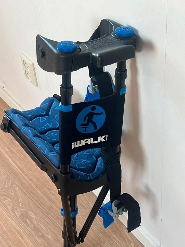 iwalk 3.0 handsfree knie kruk, Diversen, Loopkrukken, Zo goed als nieuw, Opvouwbaar, In hoogte verstelbaar, Ophalen of Verzenden