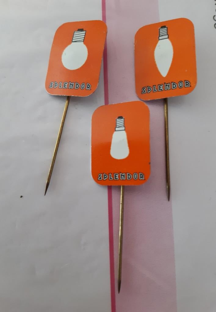 3 Speldjes Splendor, Ophalen of Verzenden, Zo goed als nieuw, Merk, Speldje of Pin
