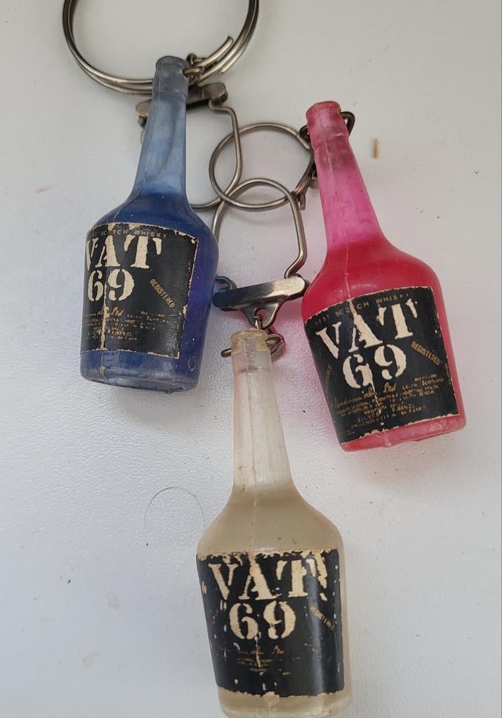Vintage Sleutelhangers VAT 69 Flessen (3 stuks), Ophalen of Verzenden, Gebruikt, Overige typen