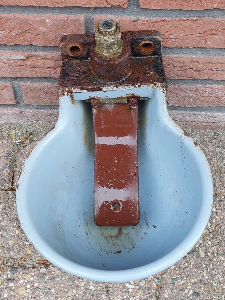 Zelfdrinker voor paarden of koeien