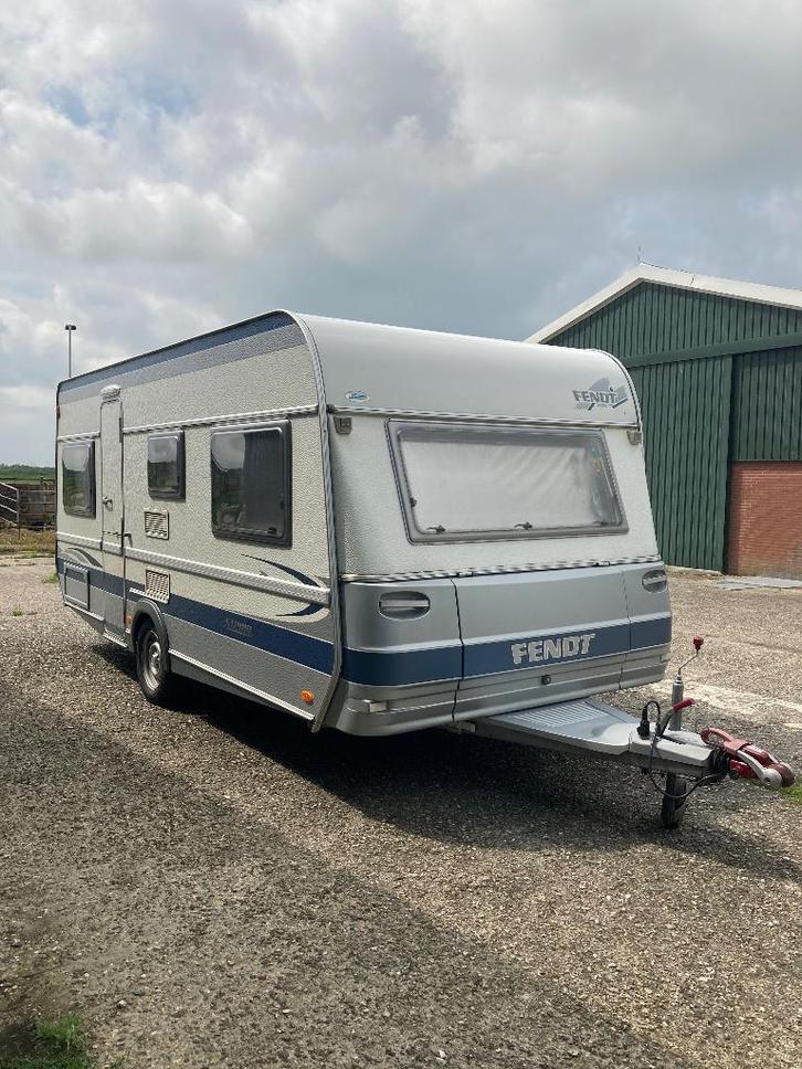 Fendt Saphir 490 TF, Caravans en Kamperen, Caravans, Particulier, tot en met 4, 1000 - 1250 kg, Rondzit, Fendt, Dwarsbed, Vast bed