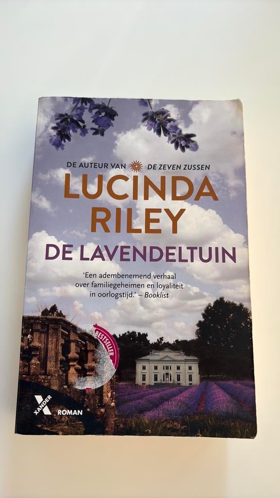 Lucinda Riley - De lavendeltuin, Boeken, Literatuur, Zo goed als nieuw, Ophalen of Verzenden