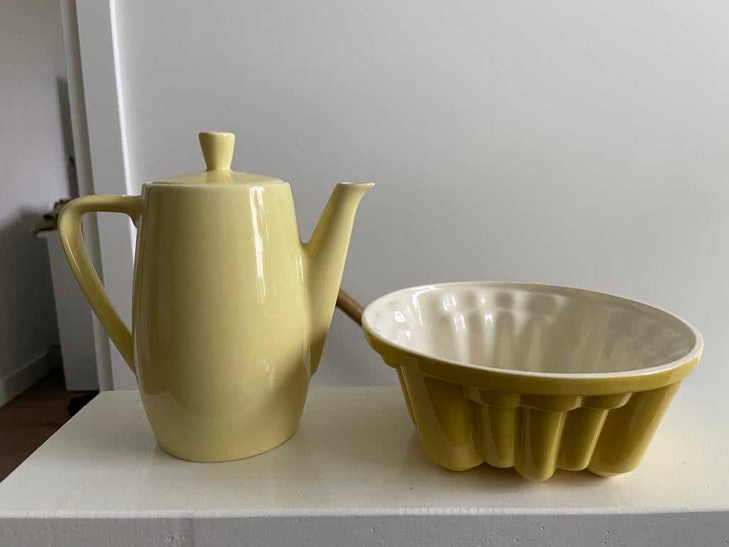 Oud pastel aardewerk Petrus Regout koffiekan puddingvorm, Ophalen of Verzenden