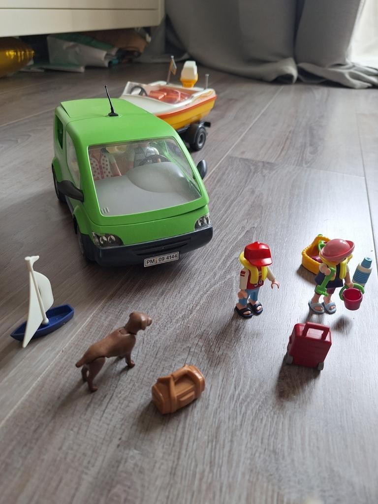 Divers Playmobil: auto, boot, kasteel en figuren, Ophalen of Verzenden, Gebruikt, Complete set