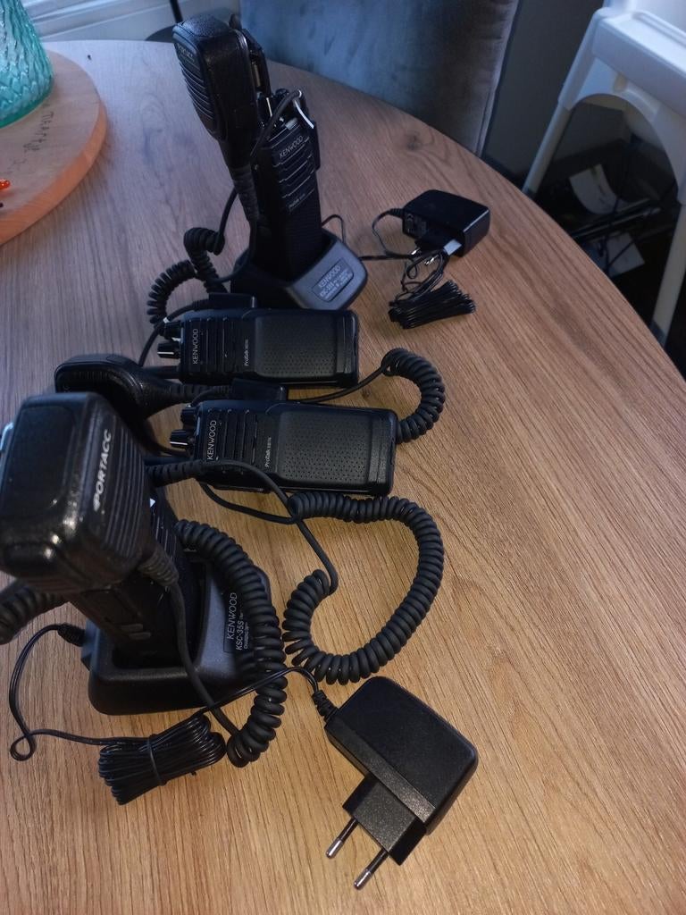 Kenwood ProTalk Digital Portofoons met Opladers (4 stuks), Telecommunicatie, Portofoons en Walkie-talkies, Ophalen of Verzenden