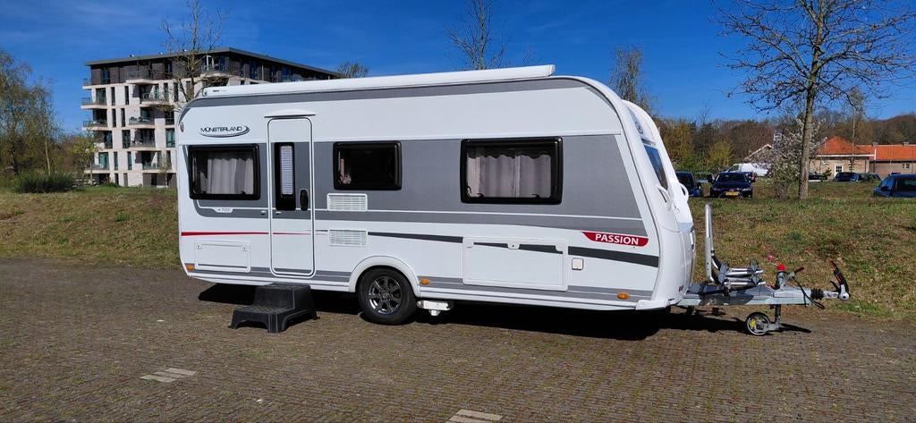 LMC 470 E Passion, bj.2018, ENKELE BEDDEN, AIRCO, STALLING., Caravans en Kamperen, Caravans, Luifel, Treinzit, Particulier, 6 tot 7 meter