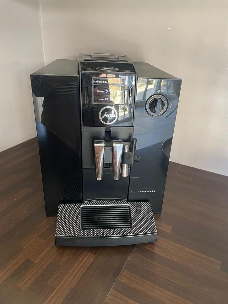Jura F8 Impressa volautomatische espressomachine, Witgoed en Apparatuur, Koffiezetapparaten, Gebruikt, Koffiebonen, Koffiemachine