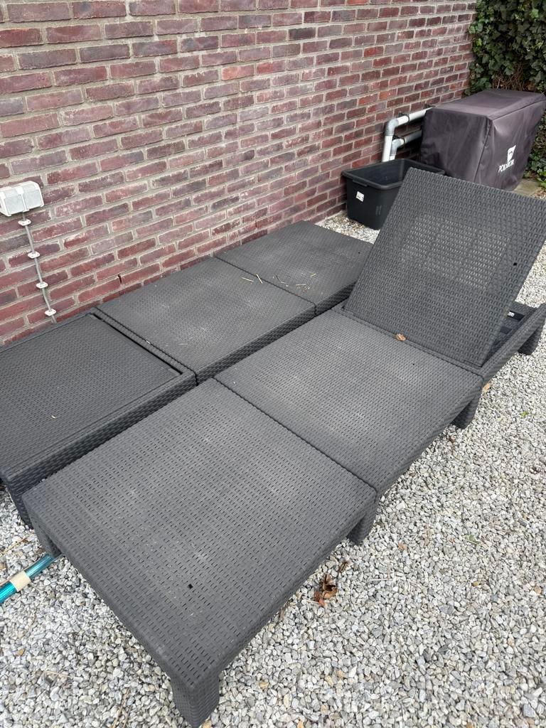 Twee kunstof ligbedden, Tuin en Terras, Ligbedden, Ophalen, Zo goed als nieuw, Kunststof