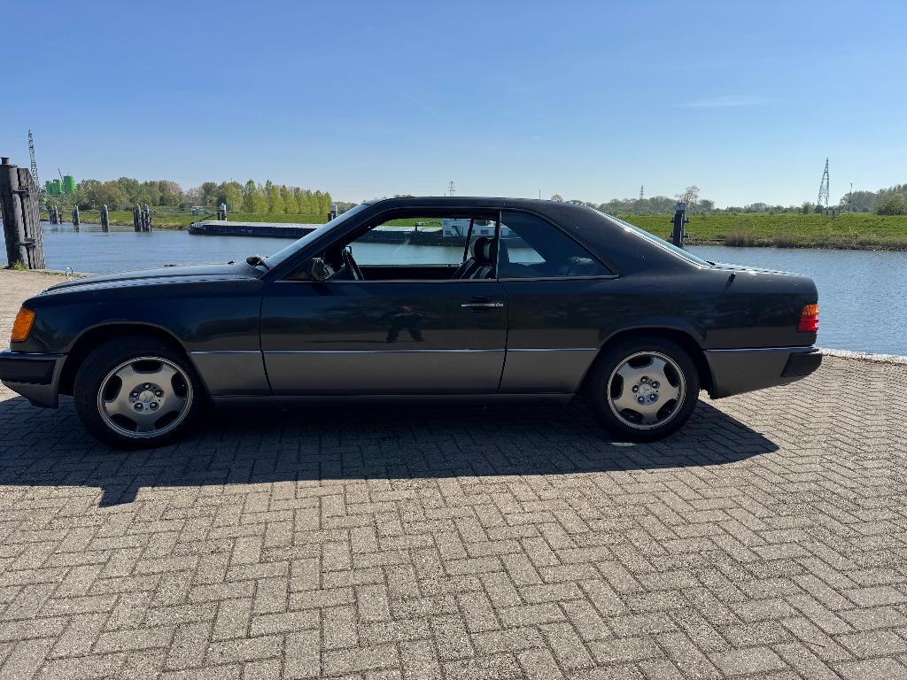 MB 230CE W124 COUPE 1990 YOUNGTIMER INRUIL MOGELIJK, Auto's, Achterwielaandrijving, Zwart, 150 pk, 4 stoelen
