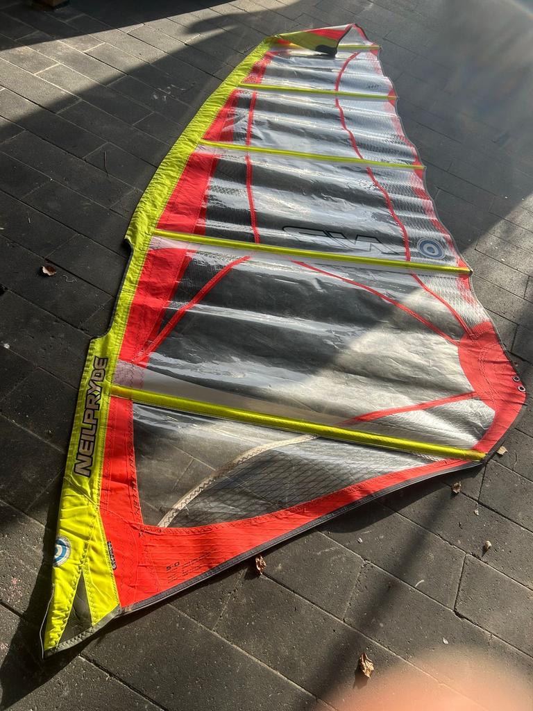 GRATIS Windsurfzeil NeilPryde 5.0 m² - Radical Wave, Watersport en Boten, Windsurfen, Gebruikt, Zeil, 5 tot 7 m², Ophalen