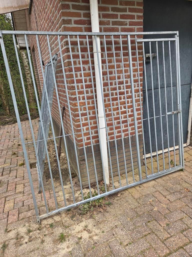 Metalen hekwerk met poort voor bijvoorbeeld hondenkennel, Tuin en Terras, Tuinhekken en Hekwerk, Ophalen, Met poort, Gebruikt