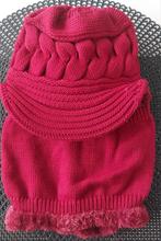 Warme bordeauxrode muts met nekwarmer, Maat 38/40 (M), Nieuw, Ophalen of Verzenden, Onbekend