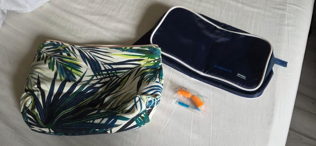 toilettas 2x samen in 1 koop, Sieraden, Tassen en Uiterlijk, Toilettassen, Ophalen of Verzenden, Gebruikt, Jongen of Meisje