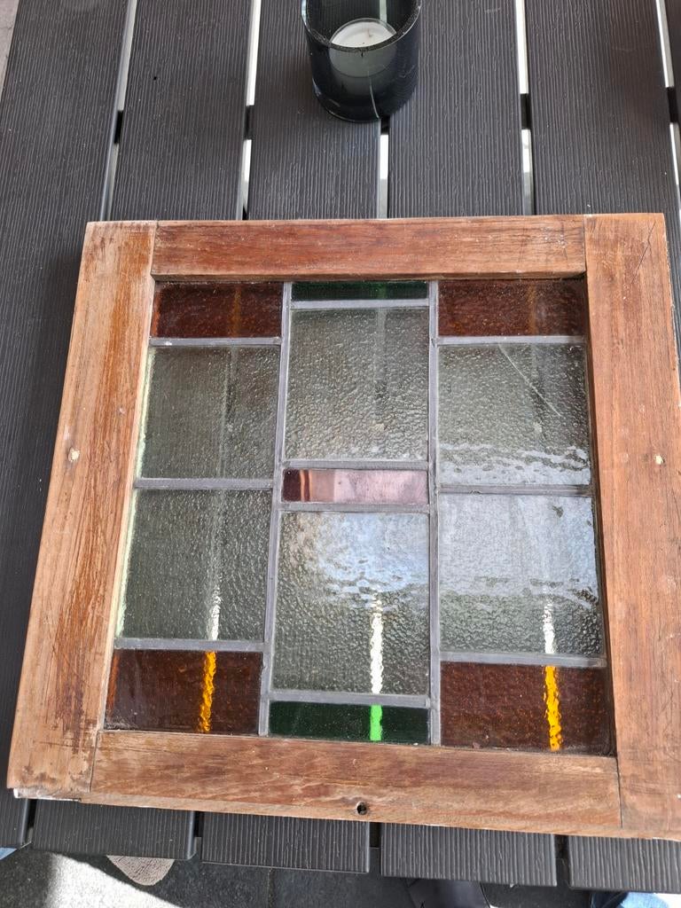 Twee oude glas in lood ramen, Ophalen