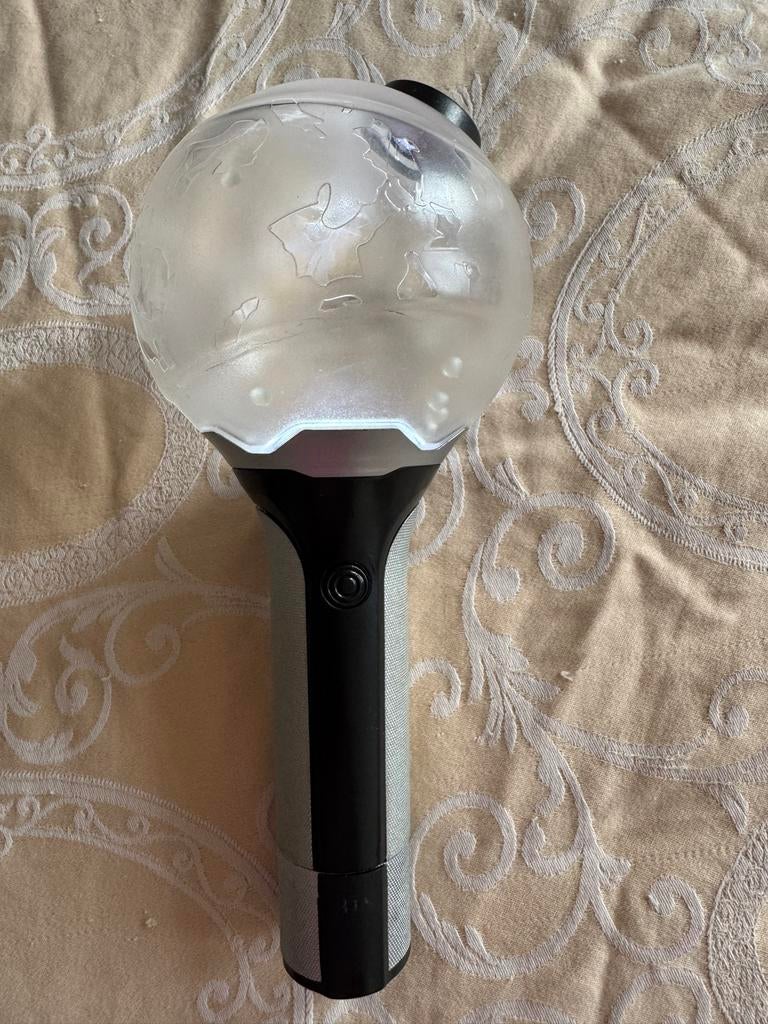 MOET WEG!! BTS officieel Army Bomb Ver. 2, Ophalen of Verzenden, Gebruikt