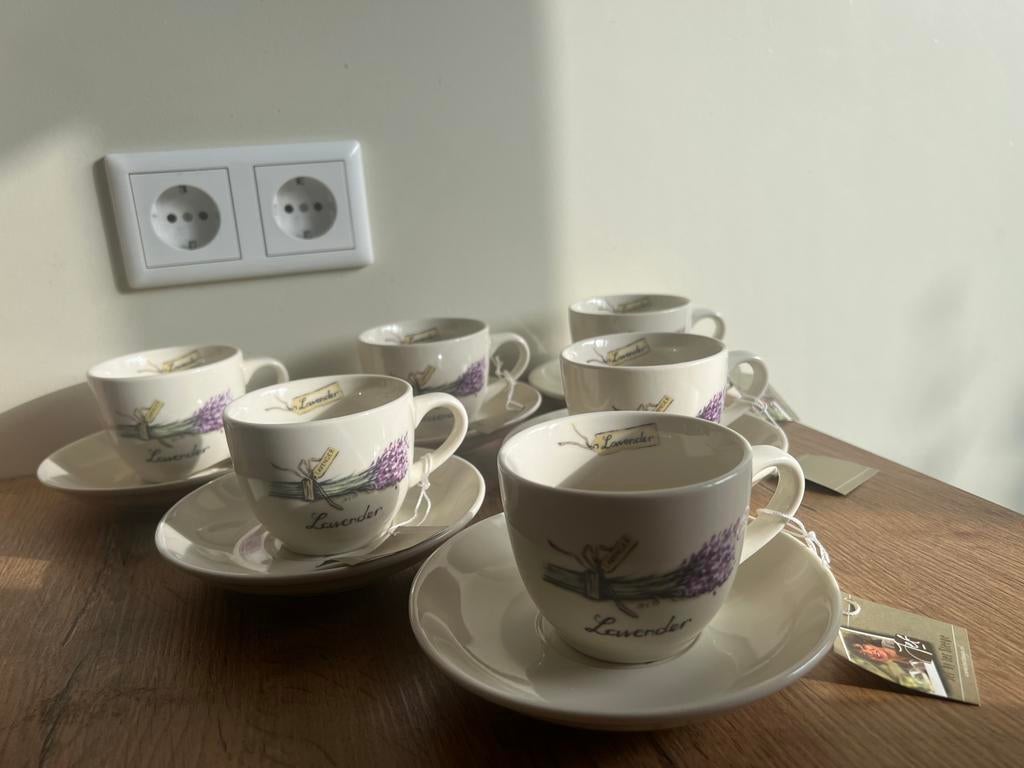 Jet ter Steege - lavender kop en schotels, Nieuw, Ophalen of Verzenden, Overige stijlen, Kop(pen) en/of Schotel(s)