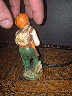 Leuke porseleinen beeldjes: jongetje en jager, Ophalen of Verzenden, Gebruikt, Mens