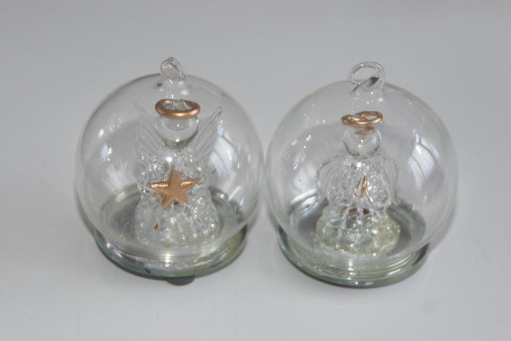 2 Originele Glazen Kerstballen met glazen Engeltjes erin, Verzenden