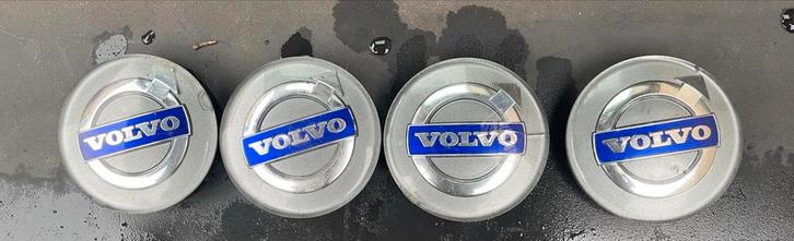 Set van 4 Volvo naafdoppen - 64 mm, Auto diversen, Wieldoppen, Gebruikt, Ophalen of Verzenden