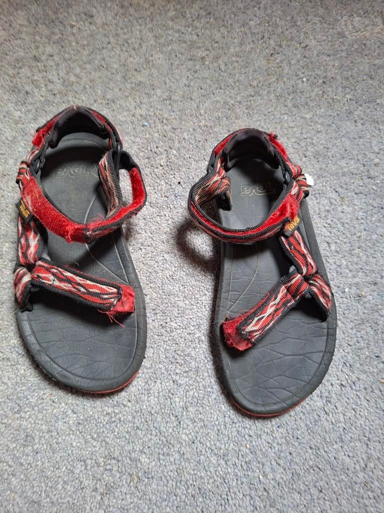 Teva sandalen voor kinderen - Rood/Zwart, Kinderen en Baby's, Kinderkleding | Schoenen en Sokken, Gebruikt, Jongen of Meisje, Schoenen