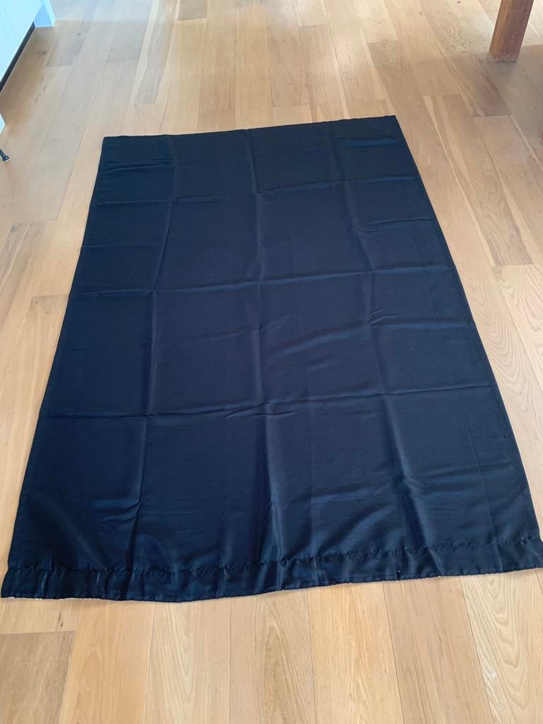 Twee ongebruikte zwarte kant en klaar gordijnen, Huis en Inrichting, Stoffering | Gordijnen en Lamellen, 100 tot 150 cm, 200 cm of meer