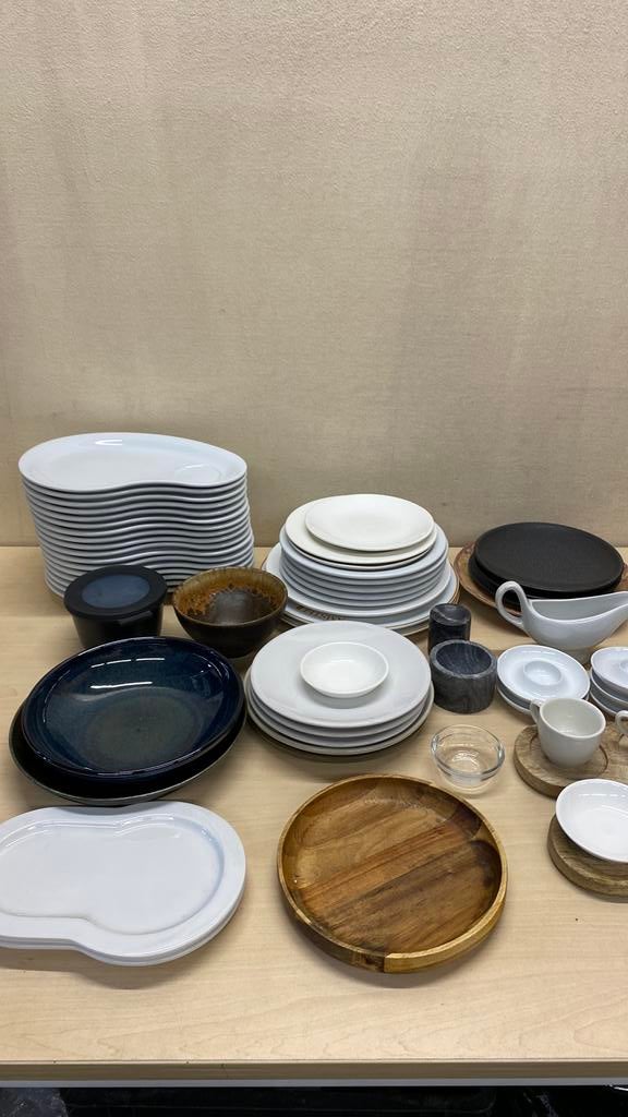 Borden en schalen horeca restanten, Ophalen, Gebruikt