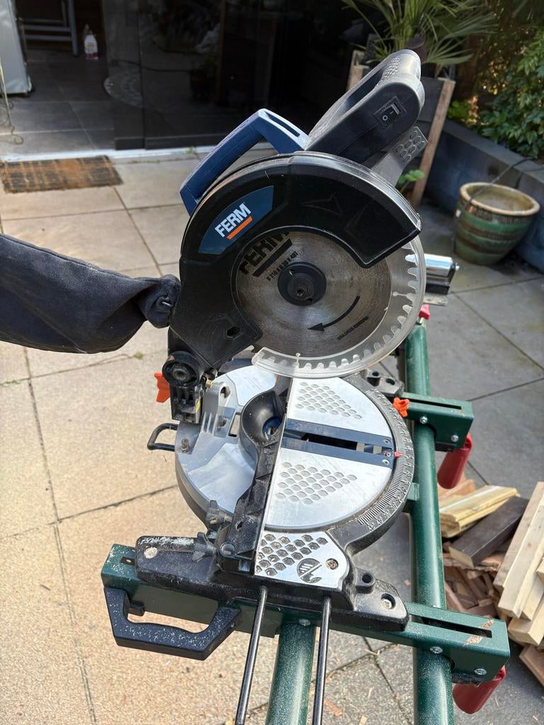 Ferm afkortzaag met laser, Ophalen, Gebruikt, Afkortzaag, 30 tot 70 mm