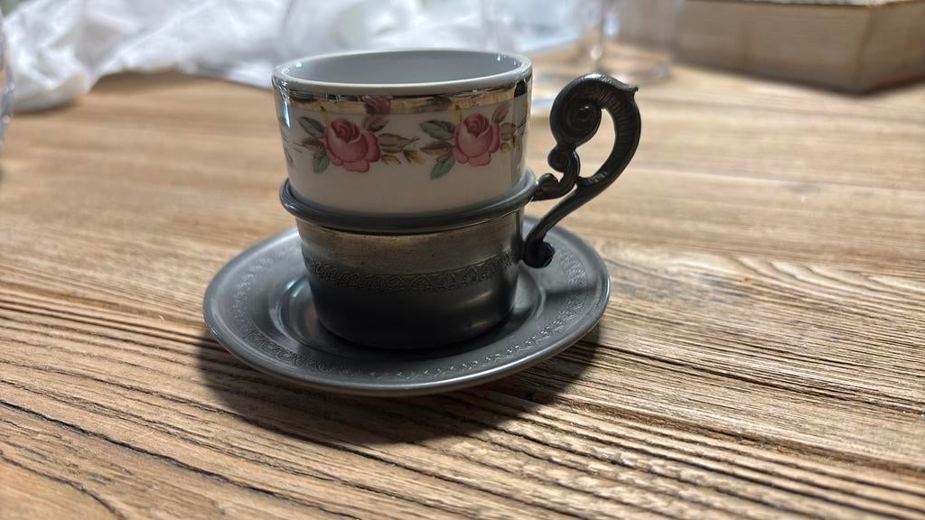 Tinnen kop (porselein) met schotel., Ophalen of Verzenden