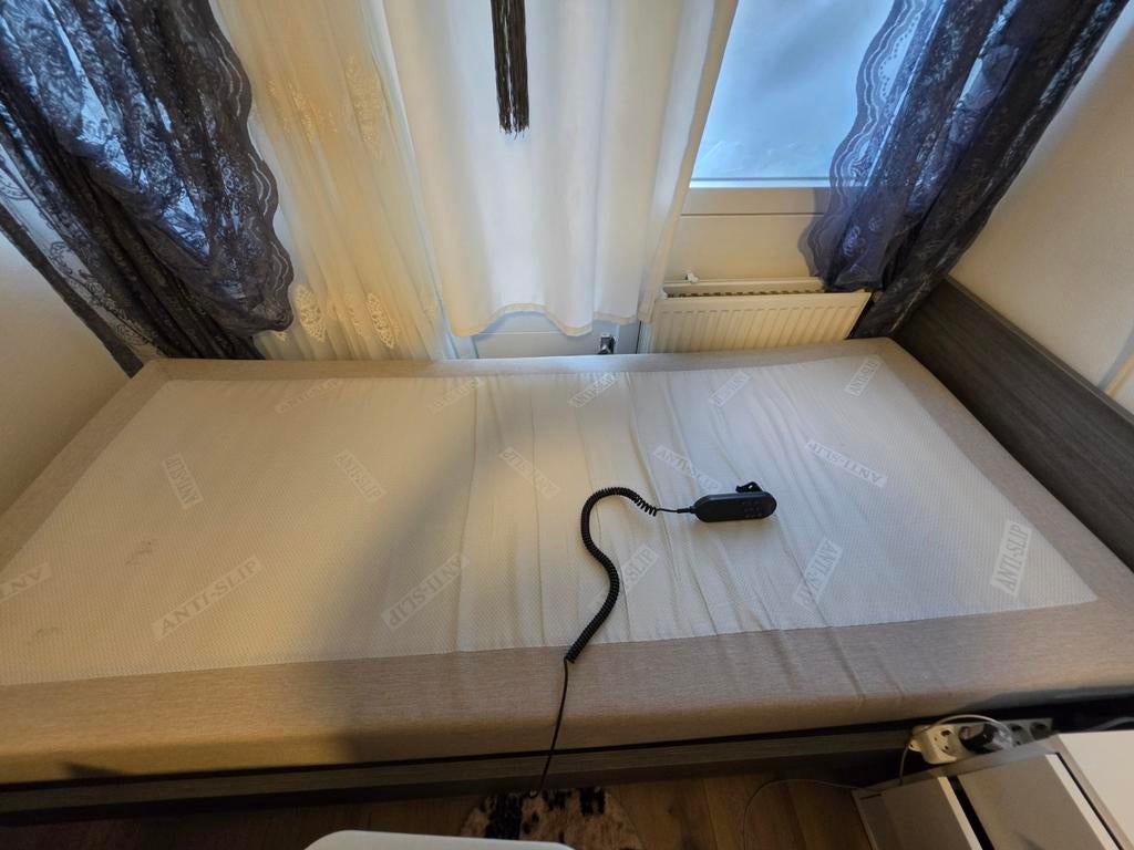 Elektrisch verstelbare bedbodem, Huis en Inrichting, Ophalen of Verzenden