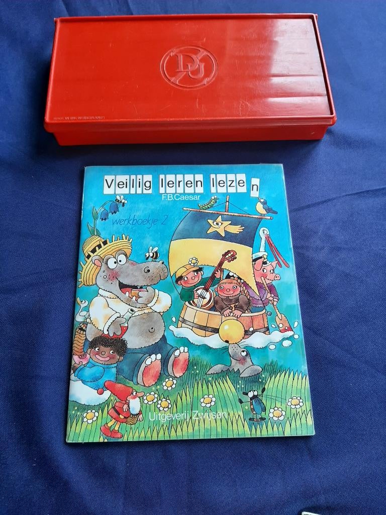 Rode Letterdoos van Dijkstra's uitgeverij en werkboekje., Ophalen of Verzenden, Zo goed als nieuw