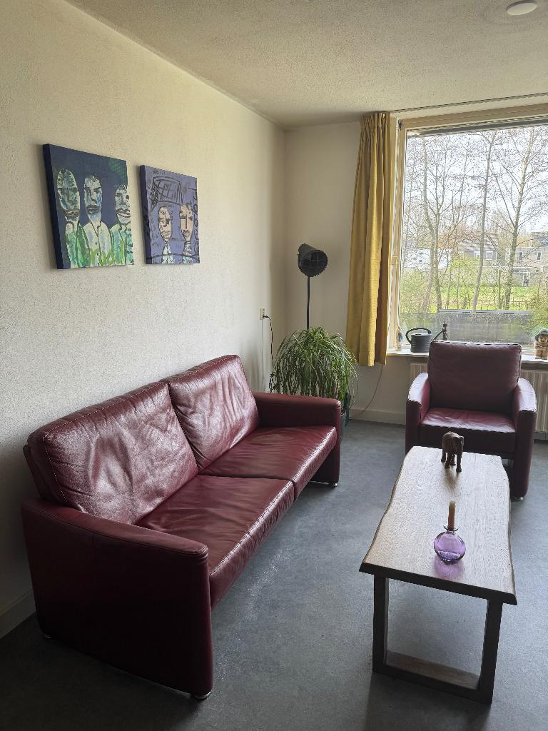 Leren bankstel inclusief eiken salontafel, Ophalen, 150 tot 200 cm, Driepersoons, Zo goed als nieuw