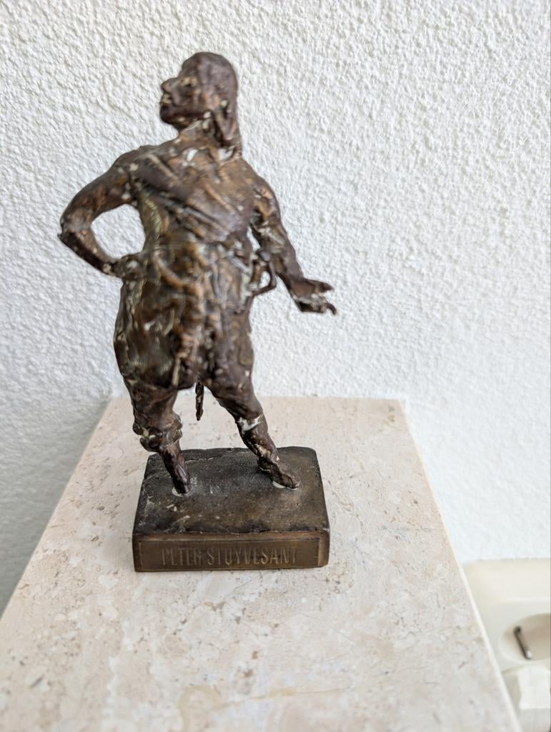 Bronzen beeldje Peter Stuyvesant door Hans Bayens, Antiek en Kunst, Minder dan 20 cm, Ophalen of Verzenden, Brons, Bruin
