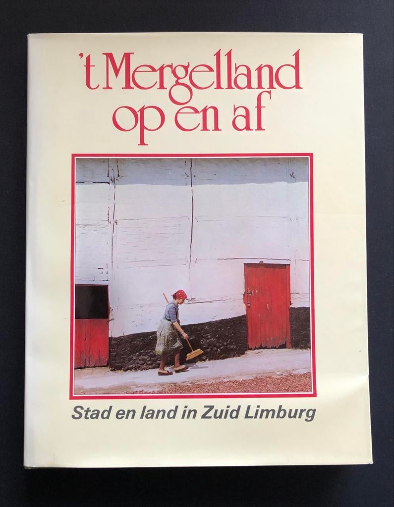 't Mergelland op en af - Stad en land in Zuid Limburg, Ophalen of Verzenden, 20e eeuw of later, Zo goed als nieuw