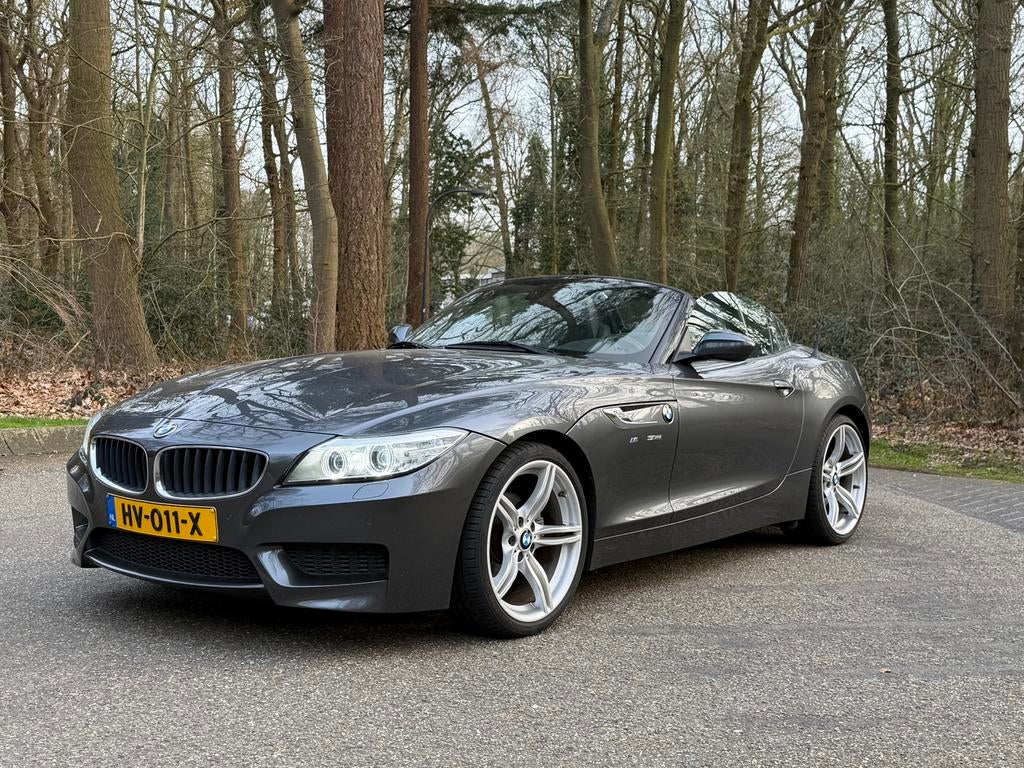 BMW Z4 Sdrive M-Sport l Orig. NL l Automaat l Dealer onderh., Automaat, Cabriolet, 2 stoelen, Zilver of Grijs