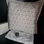 Fendi dekentje met kussen, Ophalen of Verzenden