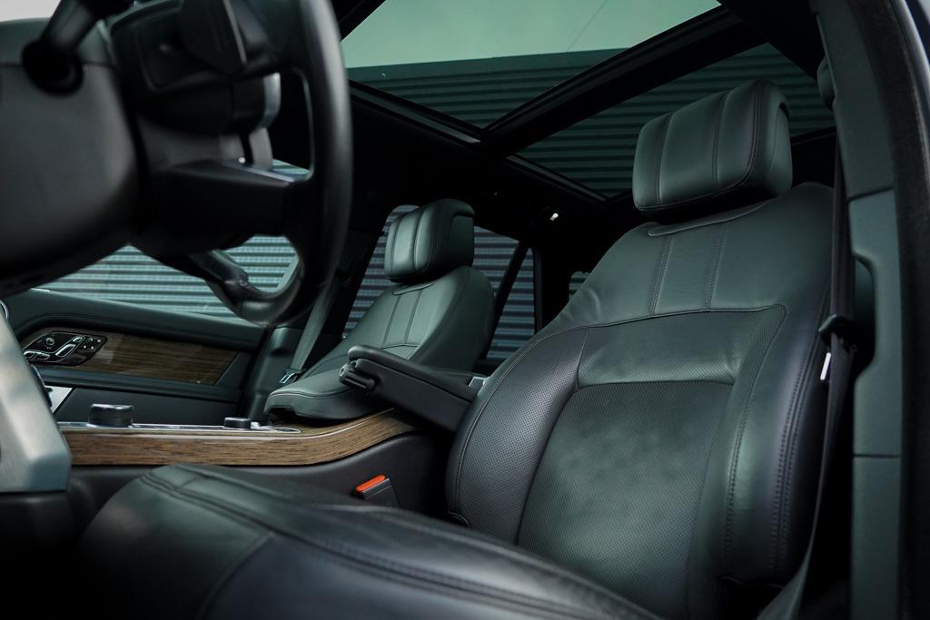 Land Rover Range Rover P400e Vogue / Pano / Trekhaak / Merid, Auto's, Land Rover, 404 pk, Gebruikt, 4 cilinders, 4 stoelen