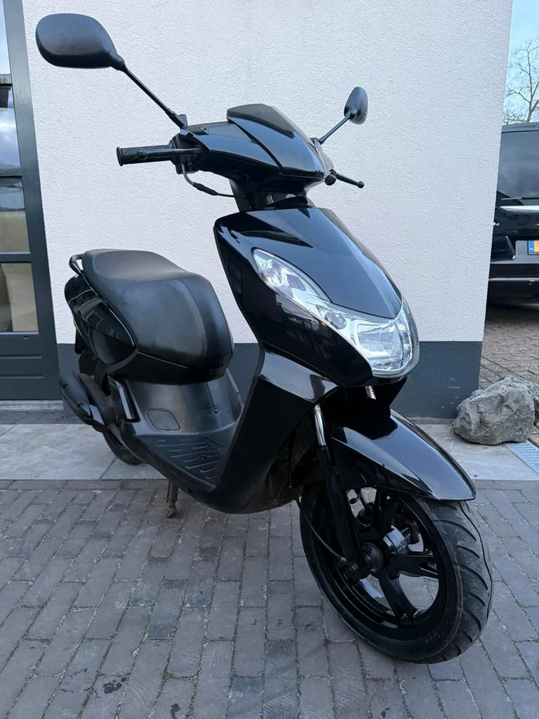 ⭐️Peugeot kisbee 2017 4 takt 14191 Km zeer nette staat⭐️, Ophalen of Verzenden, Zo goed als nieuw, Benzine, Peugeot