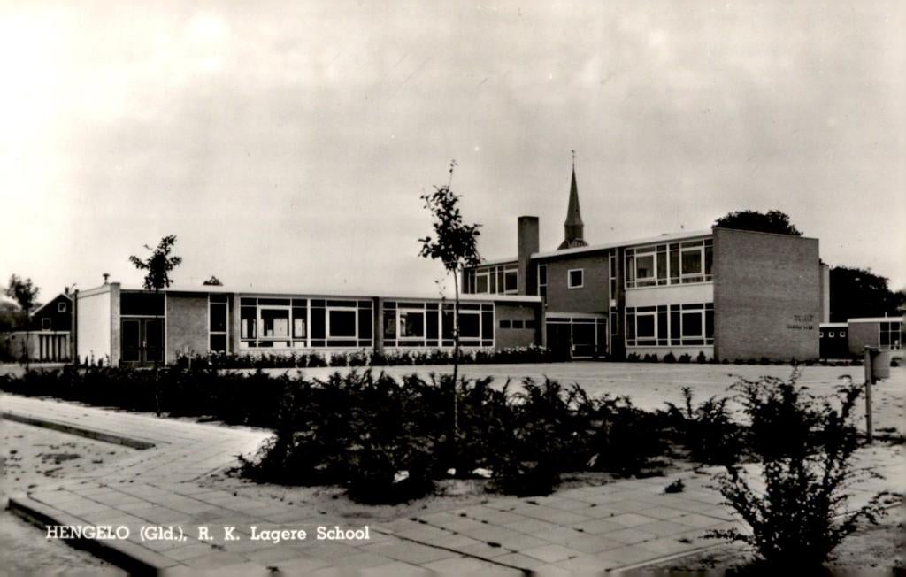 Hengelo (gld) RK Lagere School # 312, Verzamelen, Ansichtkaarten | Nederland, Verzenden, 1960 tot 1980, Ongelopen, Gelderland