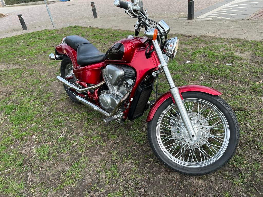 Honda Shadow VT600, 2 cilinders, Chopper, Gebruikt, Particulier