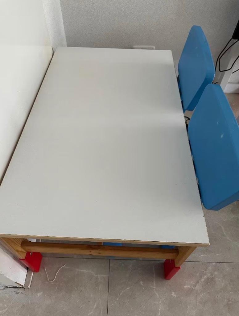 Ikea tafel en stoeltjes, Kinderen en Baby's, Kinderkamer | Tafels en Stoelen, Ophalen, Gebruikt, Tafel(s) en Stoel(en)