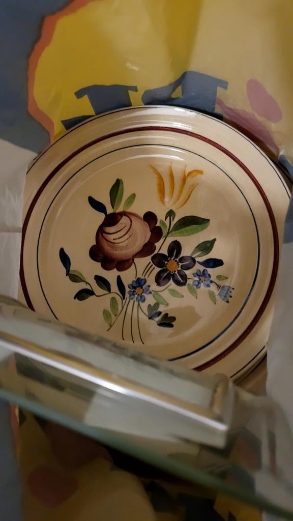 Diverse huisraad: stofzuiger, magnetron, servies, etc., Ophalen