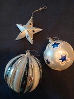 Drie plastic blauw witte kerstballen, Ophalen of Verzenden